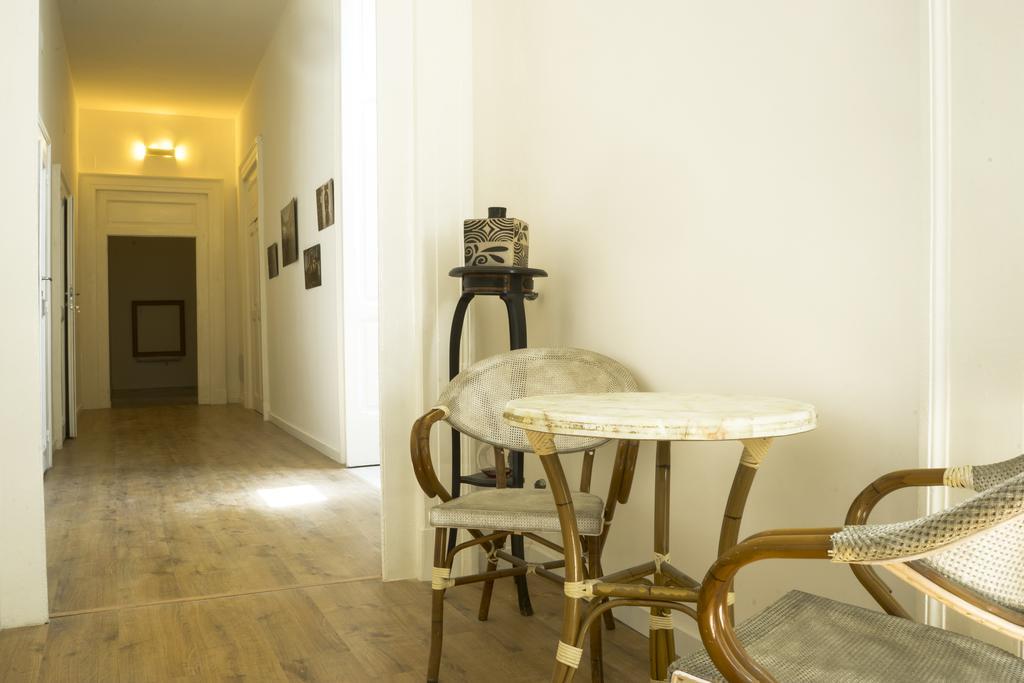 La Galleria Naples Bilik gambar